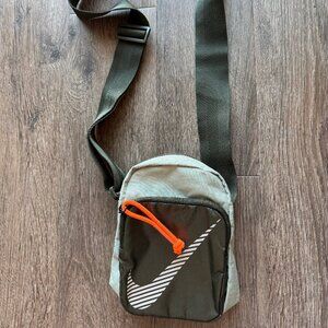 Nike Heritage Crossbody Bag